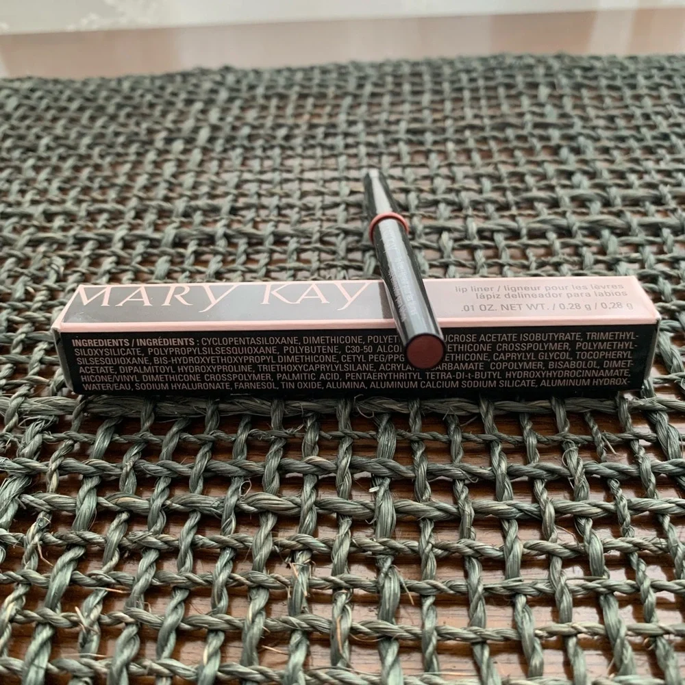Mary Kay NIP Coral Lip Liner - Picture 3 of 6